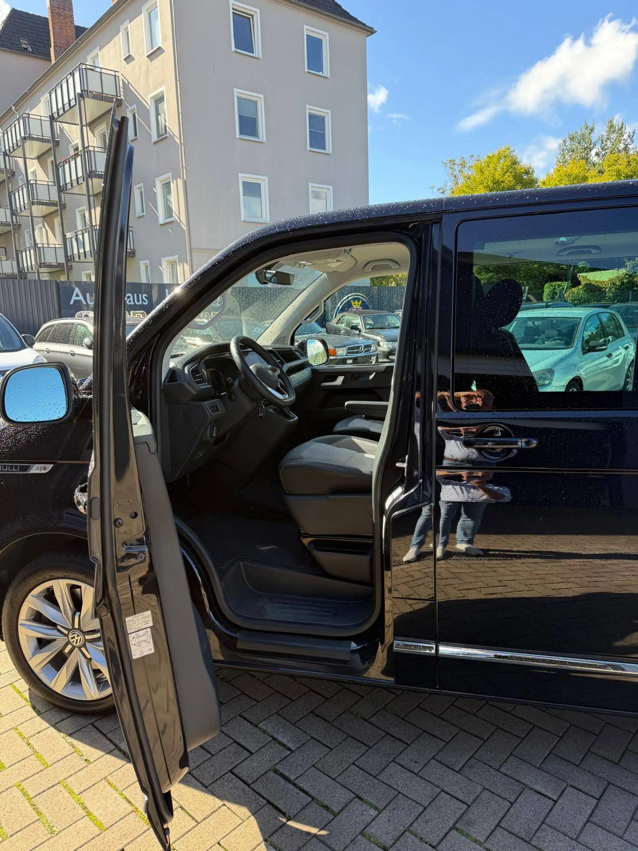 Volkswagen T6.1 Multivan 4MOTION Highline — photo 3