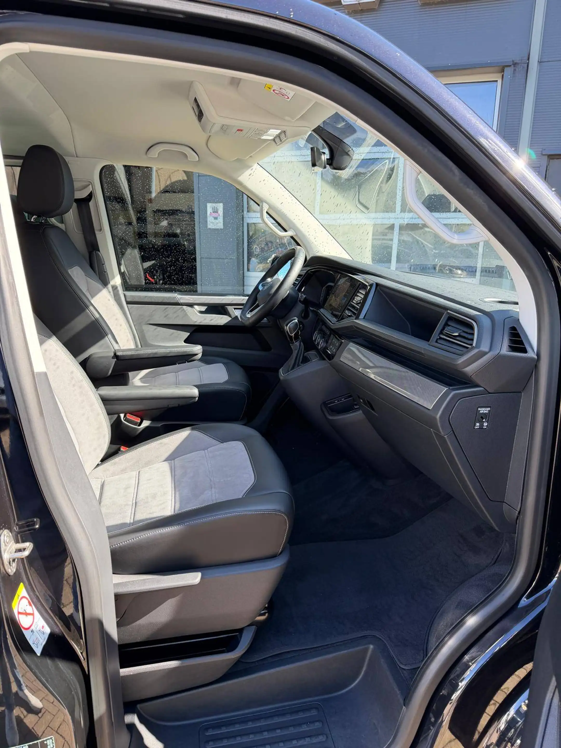 Volkswagen T6.1 Multivan 4MOTION Highline — photo 7