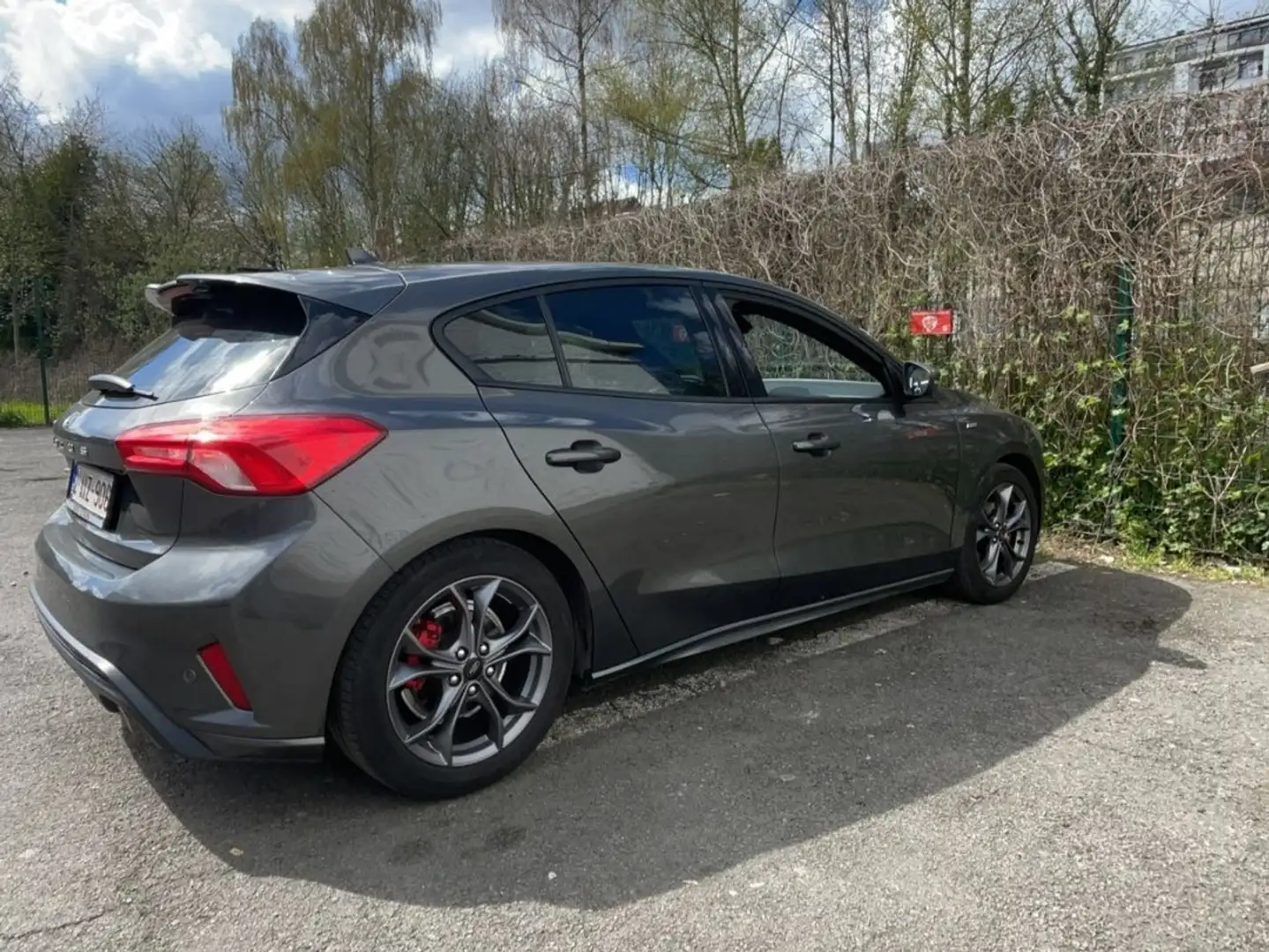 Ford Focus 1.0 EcoBoost ST-Line Grijs - 1