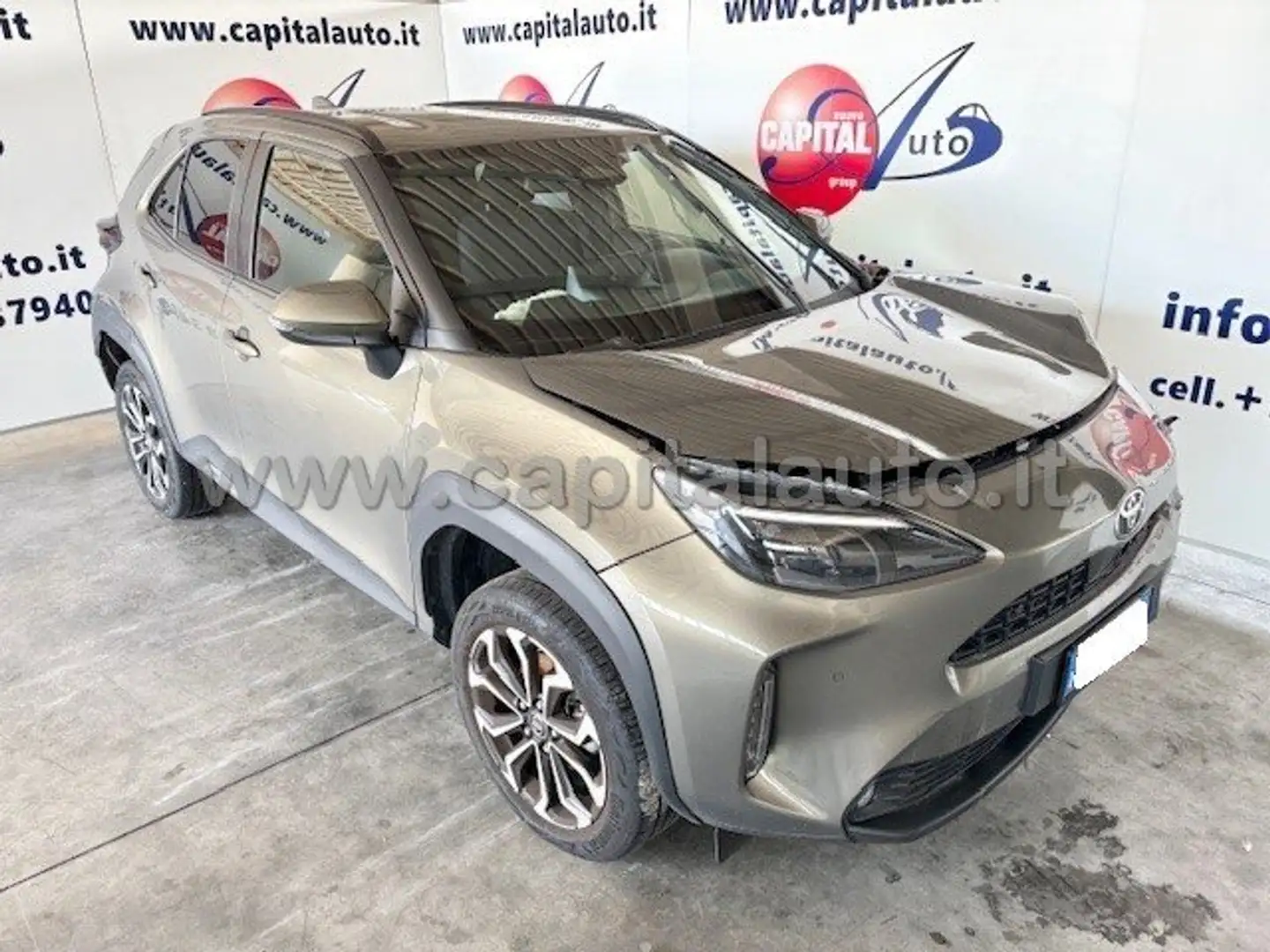 Toyota Yaris Cross 15 Hybrid Lounge 116cv e-cvt Grijs - 2