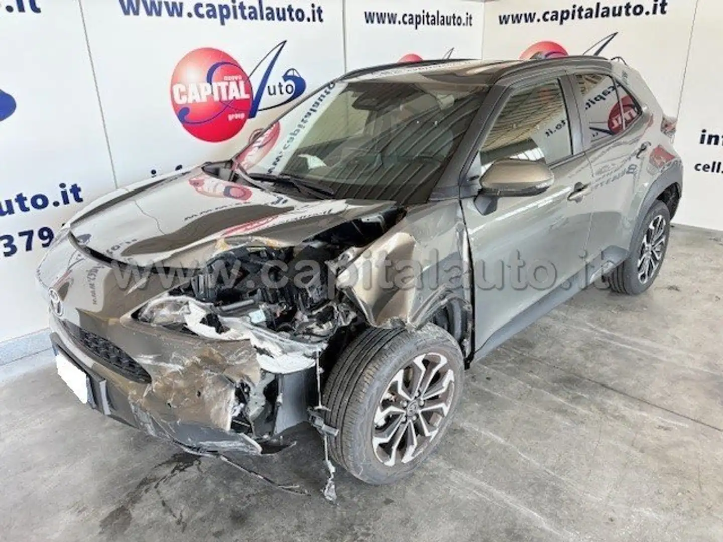 Toyota Yaris Cross 15 Hybrid Lounge 116cv e-cvt Grijs - 1