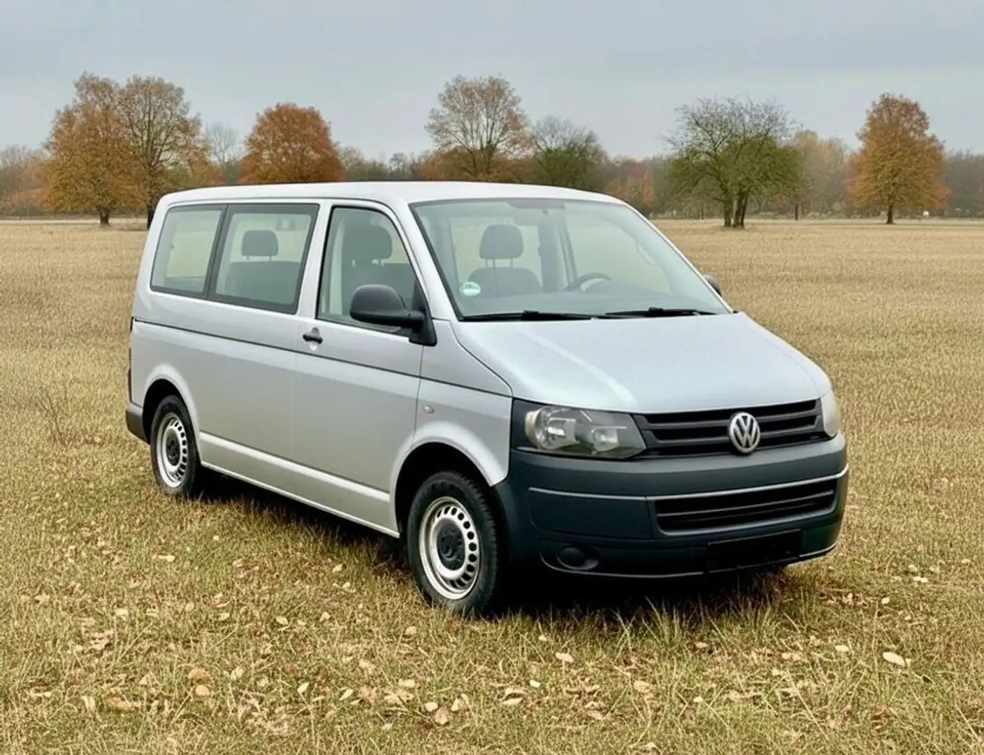 Volkswagen T5 Kombi 2,0 TDI Vermittlungsverkauf ! Silber - 1