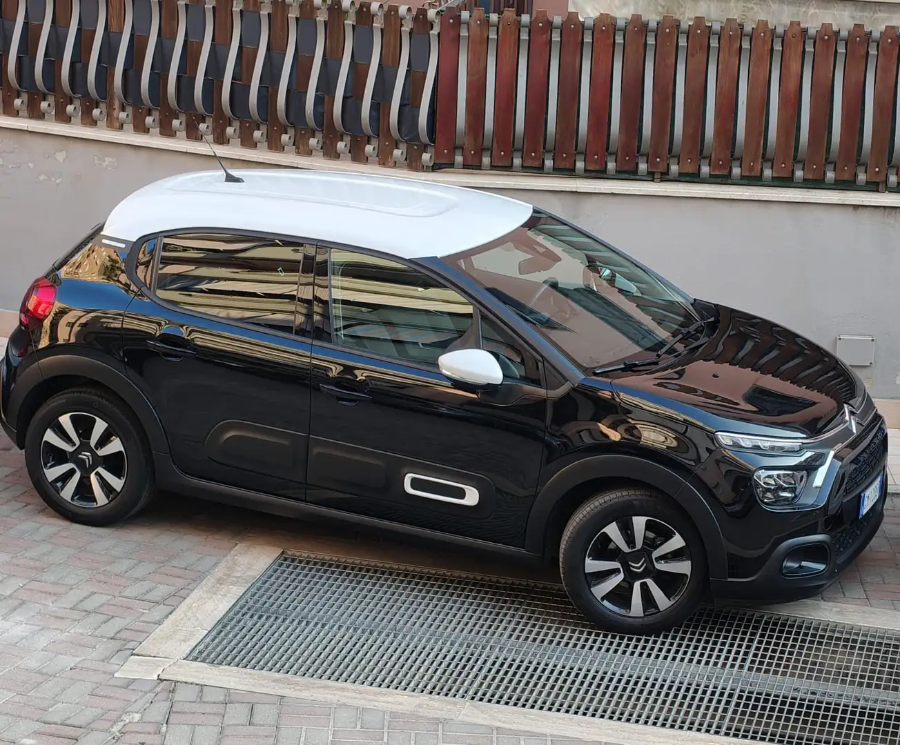 Citroen C3 C3 III 2017 1.2 puretech Shine s Nero - 1