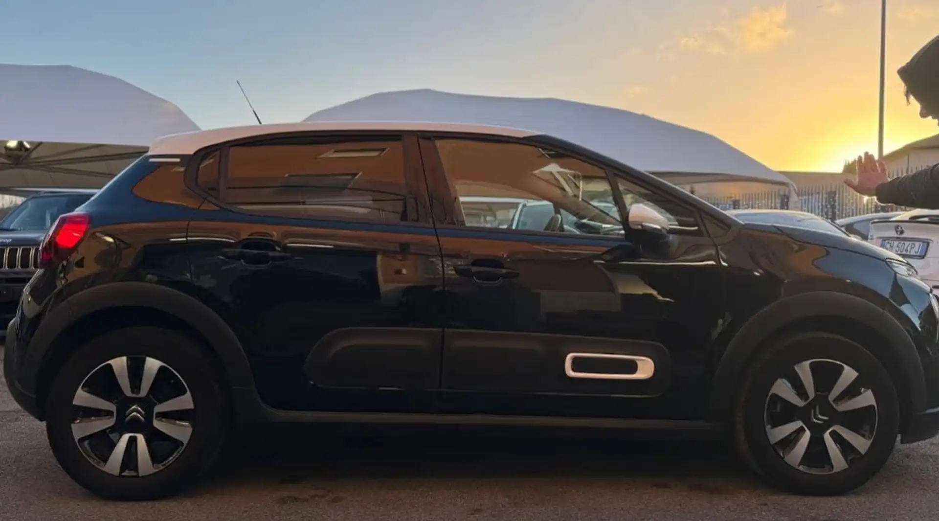 Citroen C3 C3 III 2017 1.2 puretech Shine s Nero - 2