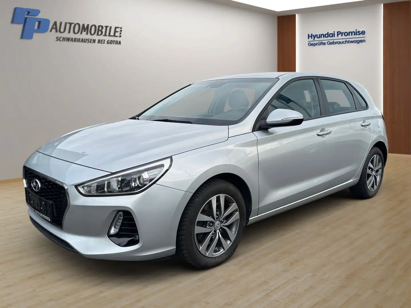 Hyundai i30 1.6 CRDi Trend Silber - 1