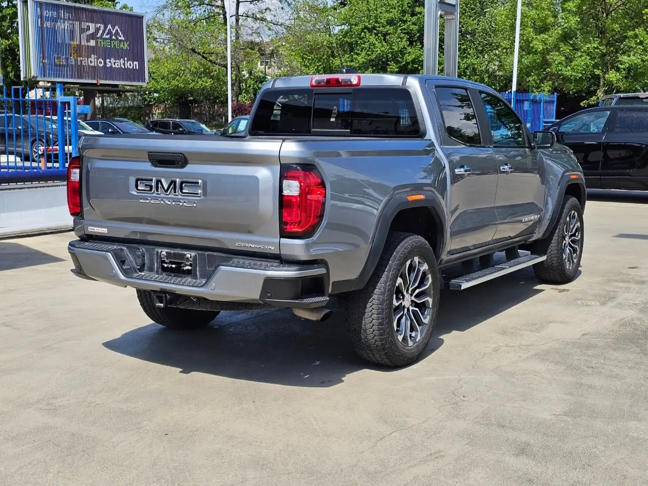 GMC Canyon снимка GMC Canyon