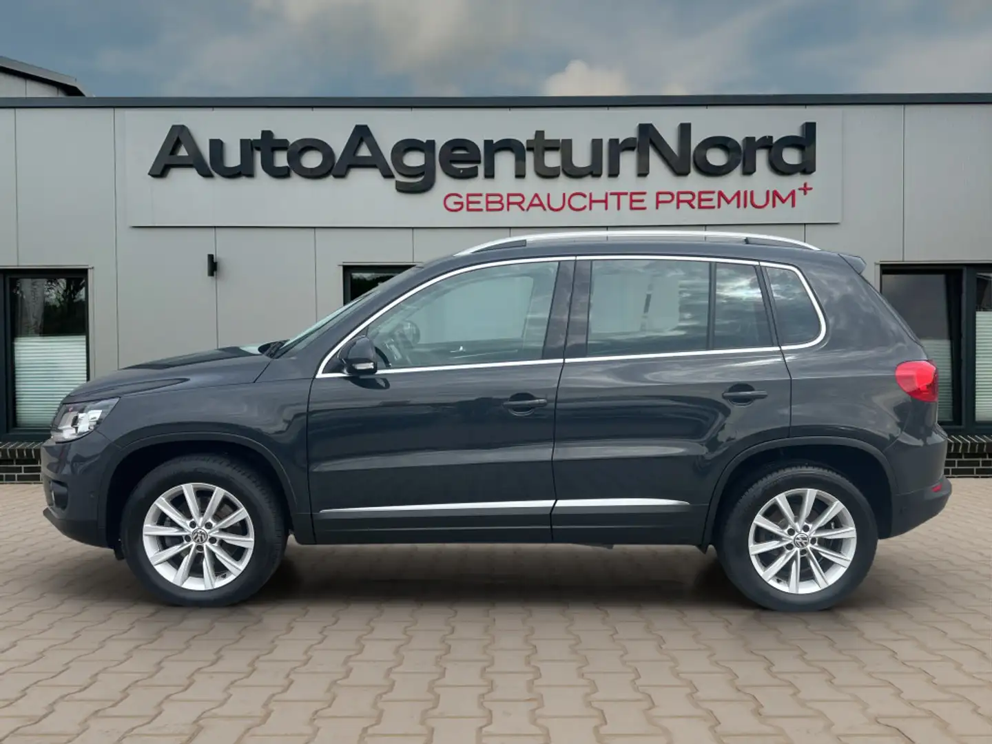Volkswagen Tiguan 2.0 TDI Sport & Style XENON+KAMERA+NAVI Grey - 2