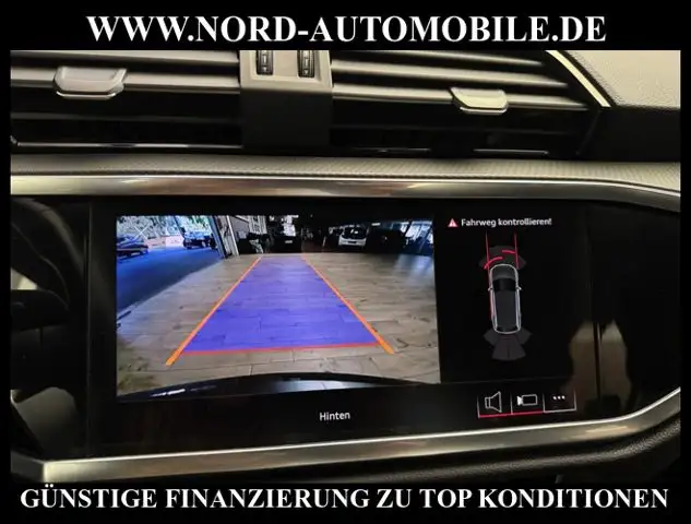 Audi Q3 view 24