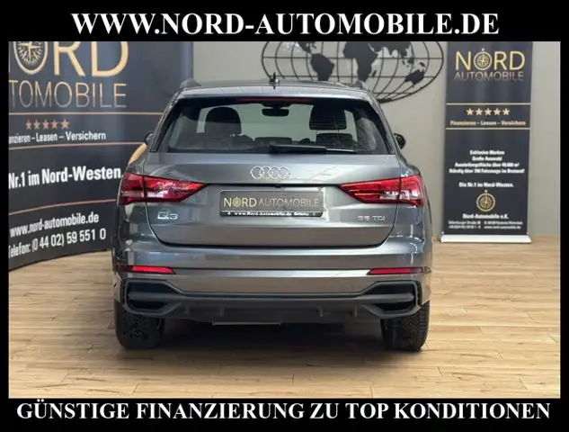 Audi Q3 view 10