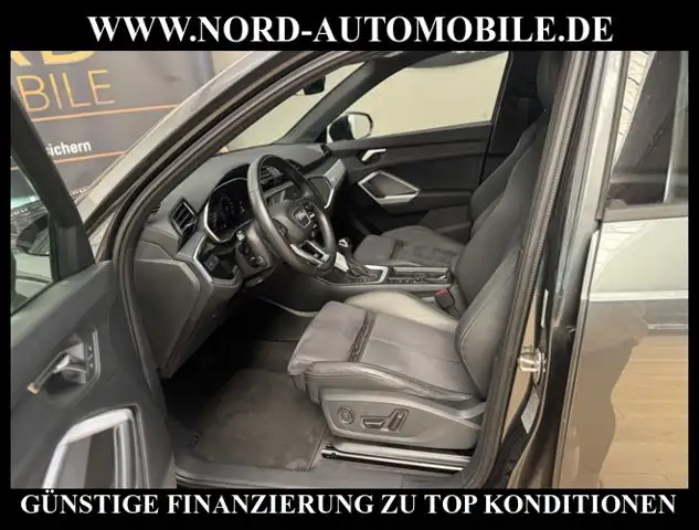 Audi Q3 view 16
