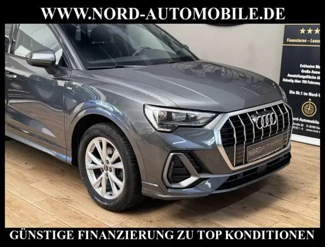 Audi Q3 view 12