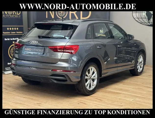 Audi Q3 view 11