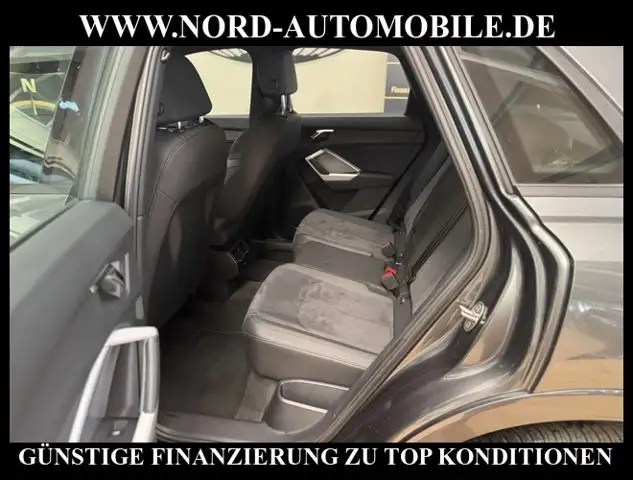Audi Q3 view 17