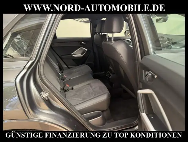Audi Q3 view 18