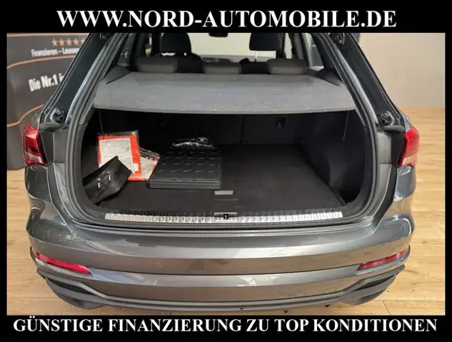 Audi Q3 view 28