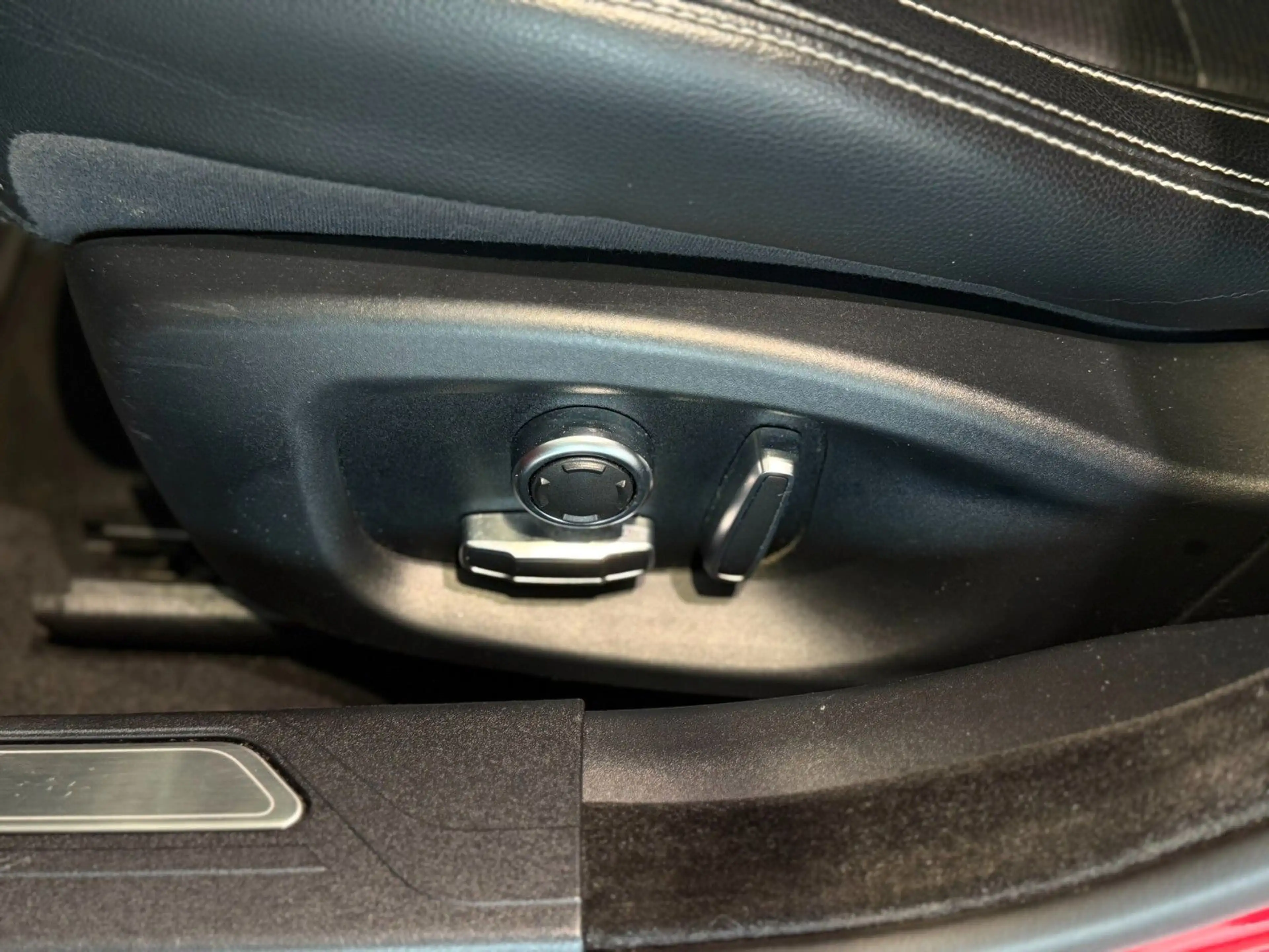 Jaguar XE R-Dynamic SE*HUD*360°*Meridian*Vollleder* — photo 14
