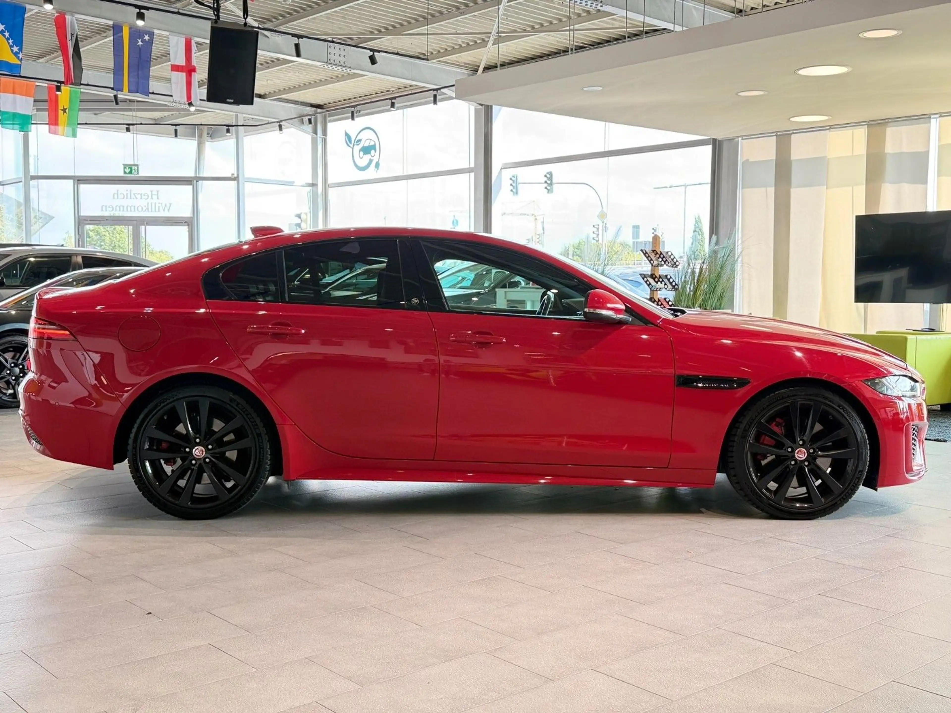 Jaguar XE R-Dynamic SE*HUD*360°*Meridian*Vollleder* — photo 9