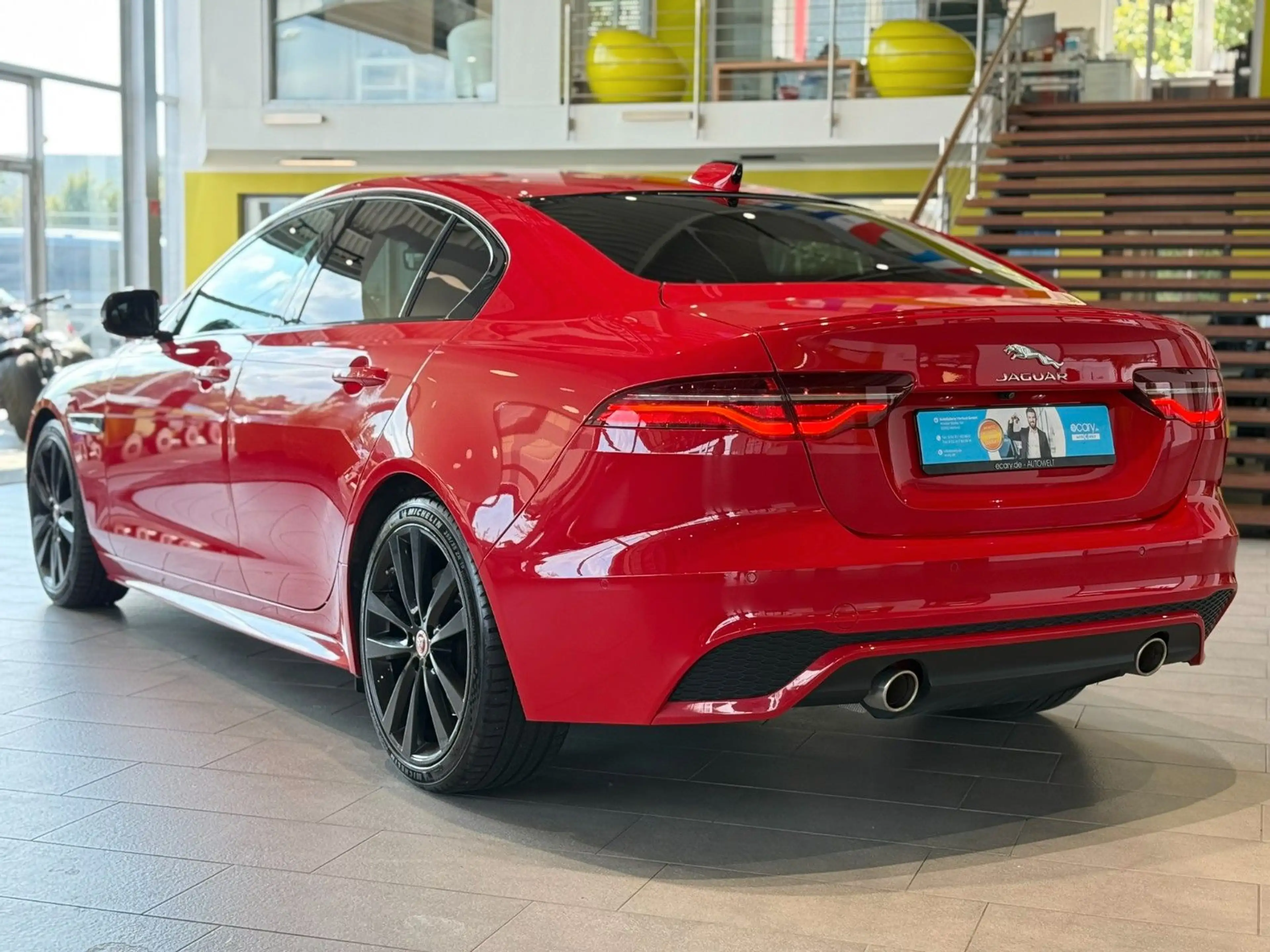 Jaguar XE R-Dynamic SE*HUD*360°*Meridian*Vollleder* — photo 5
