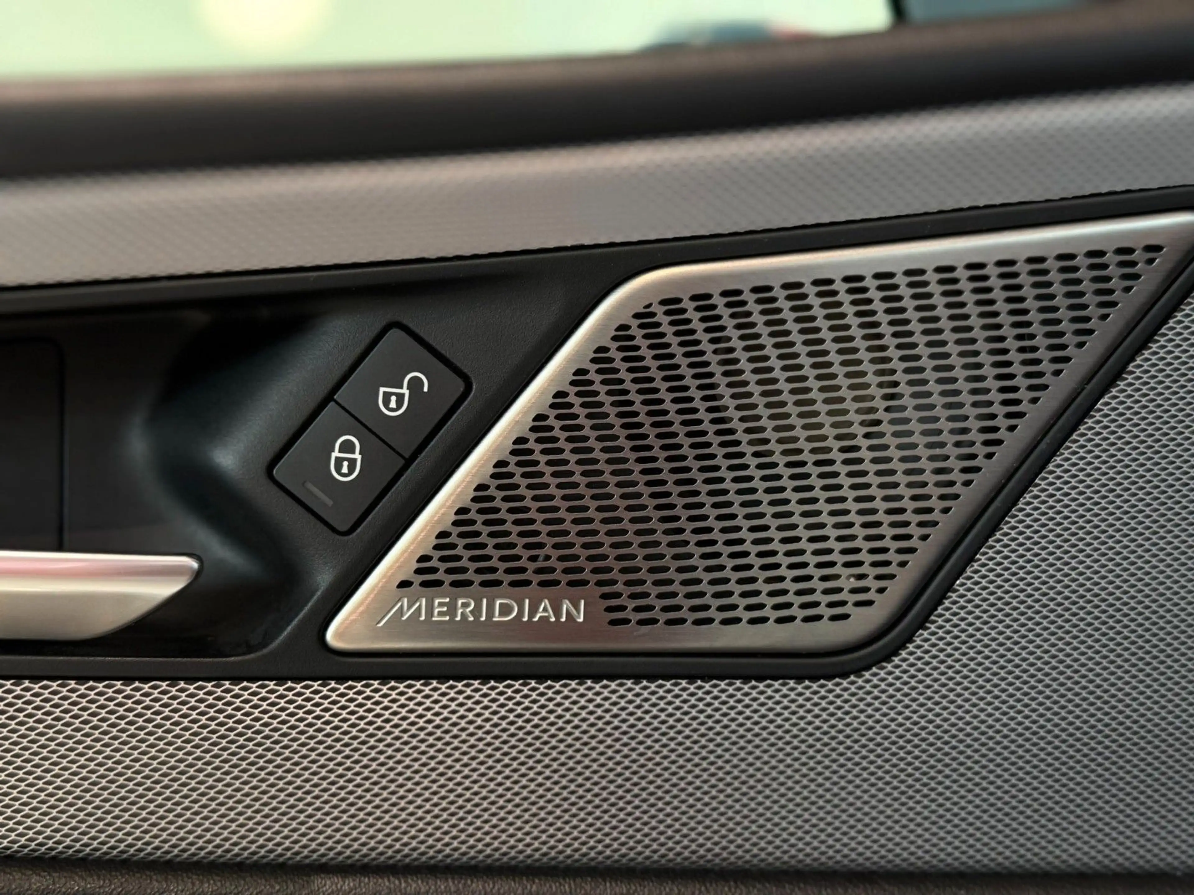 Jaguar XE R-Dynamic SE*HUD*360°*Meridian*Vollleder* — photo 13