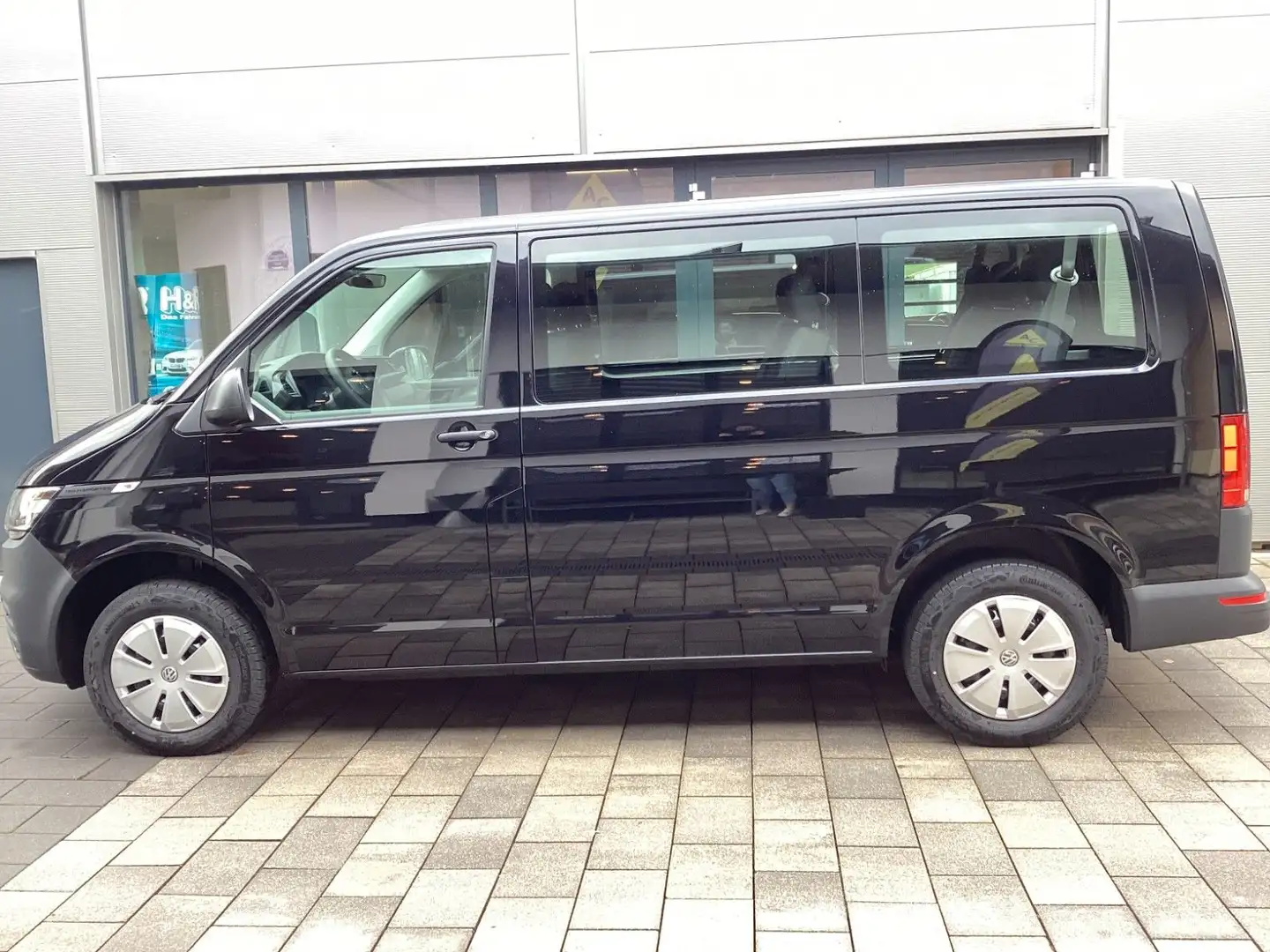 Volkswagen T6 Kombi T6.1 Kombi TDI DSG 9-Sitzer+AHK+Navi+PDC+Sitzhei Negro - 1
