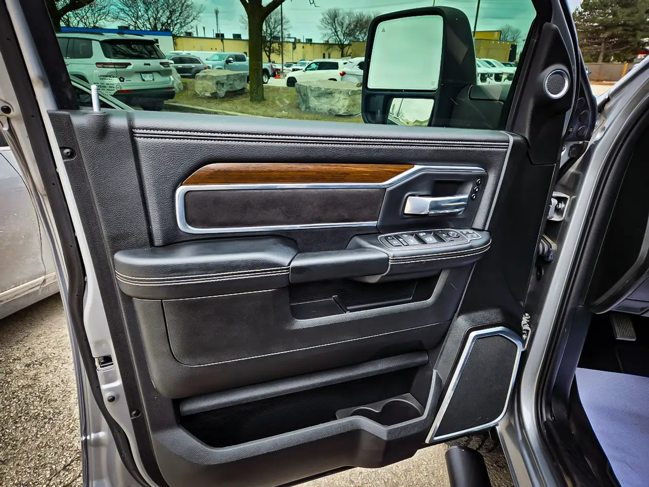 RAM 3500 снимка RAM 3500