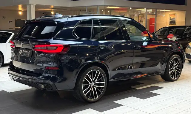 BMW X5 M view 6