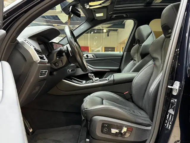 BMW X5 M view 11