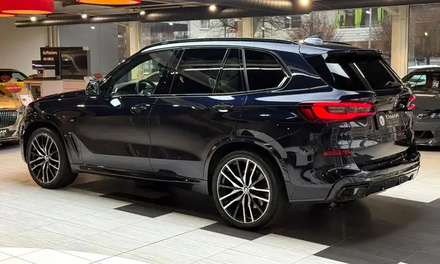 BMW X5 M view 9