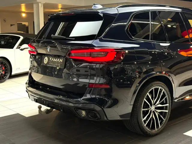 BMW X5 M view 7