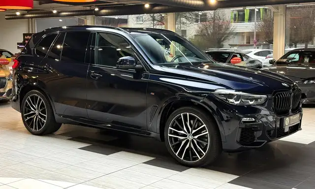 BMW X5 M view 5