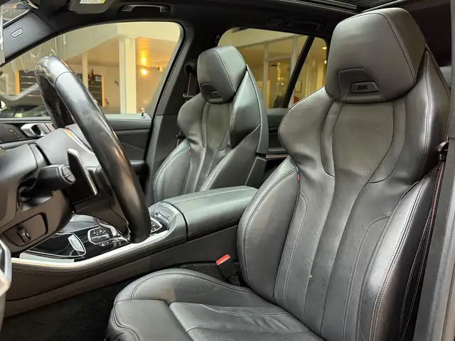 BMW X5 M view 12