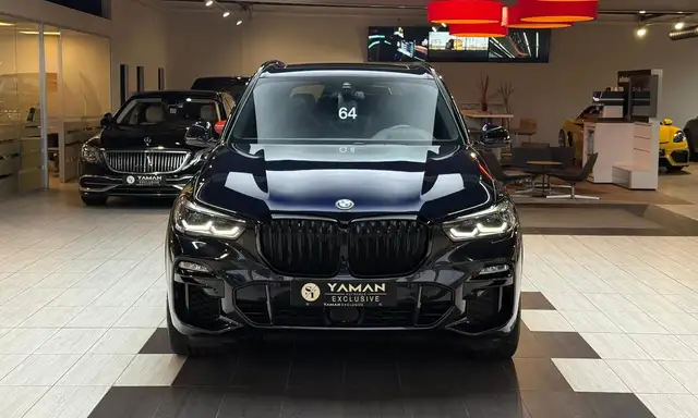 BMW X5 M view 4