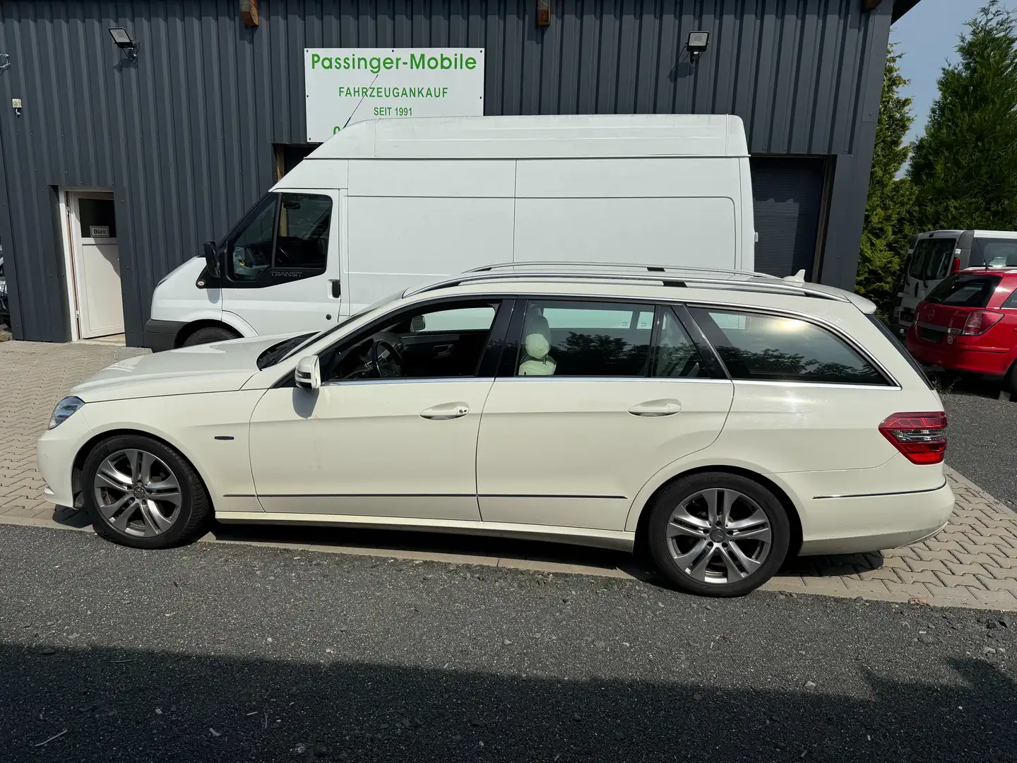 Mercedes-Benz E 250 T BlueEFFICIENCY 7G-TRONIC Avantgarde Білий - 1