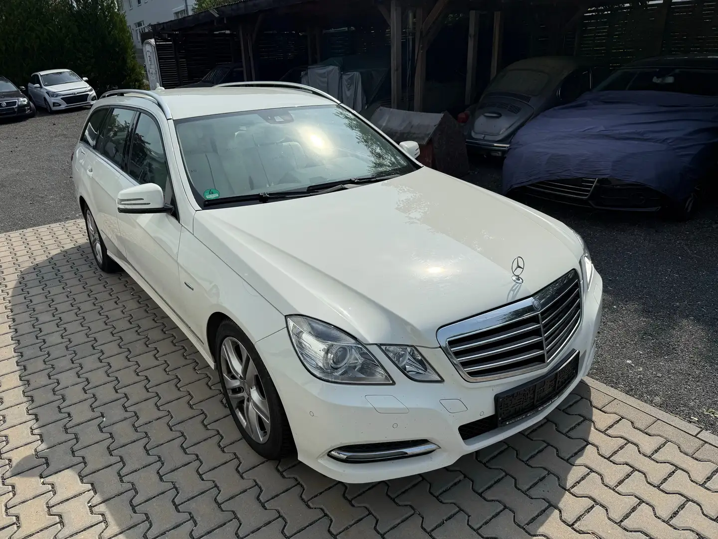 Mercedes-Benz E 250 T BlueEFFICIENCY 7G-TRONIC Avantgarde Білий - 2