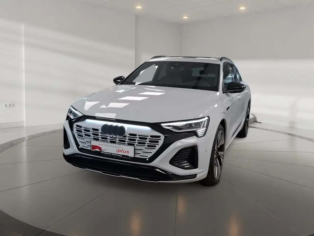 Audi Q8 e-tron 55 quattro S line S-Line AHK HUD Matrix 2