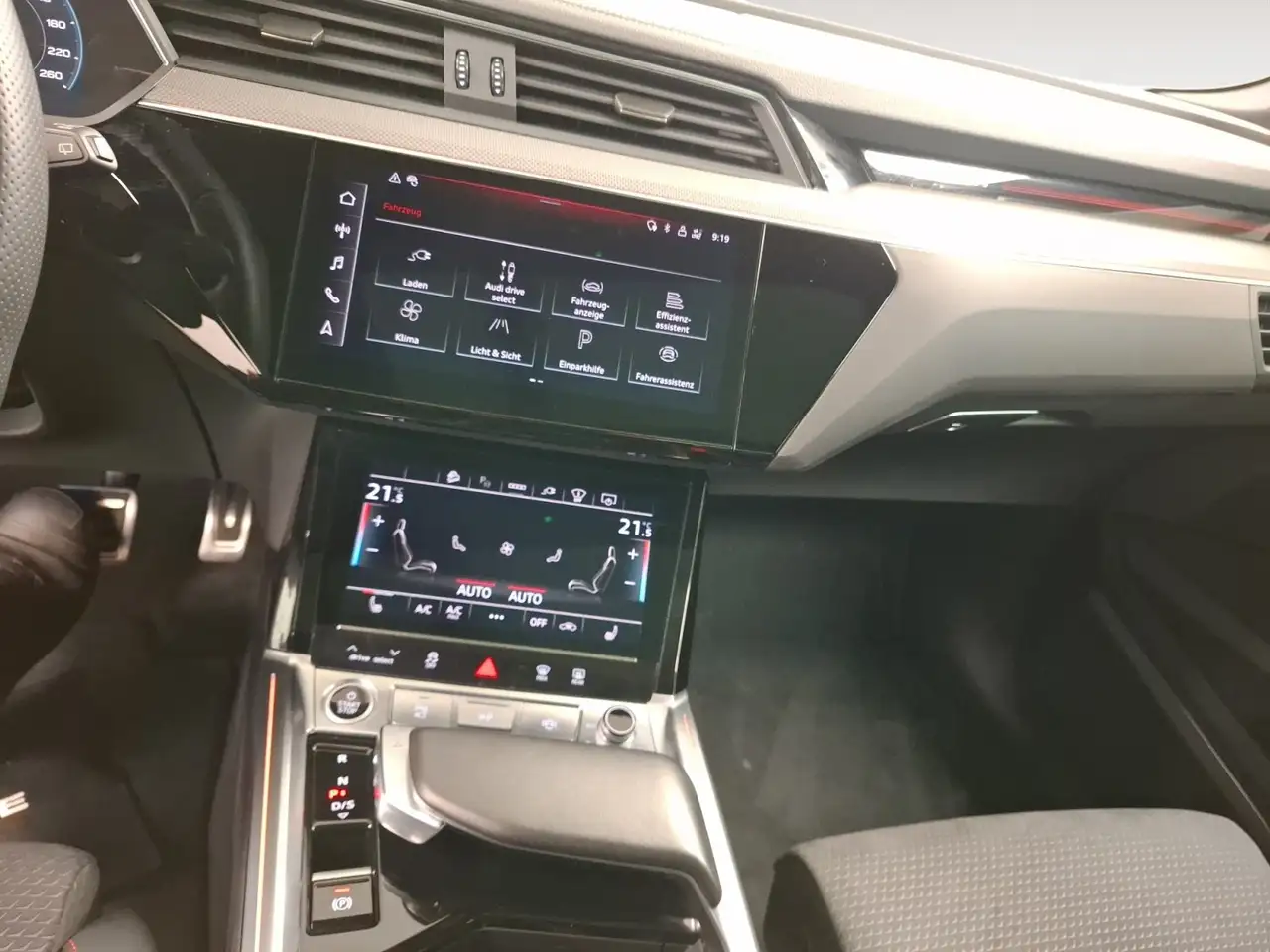 Audi Q8 e-tron 55 quattro S line S-Line AHK HUD Matrix 14