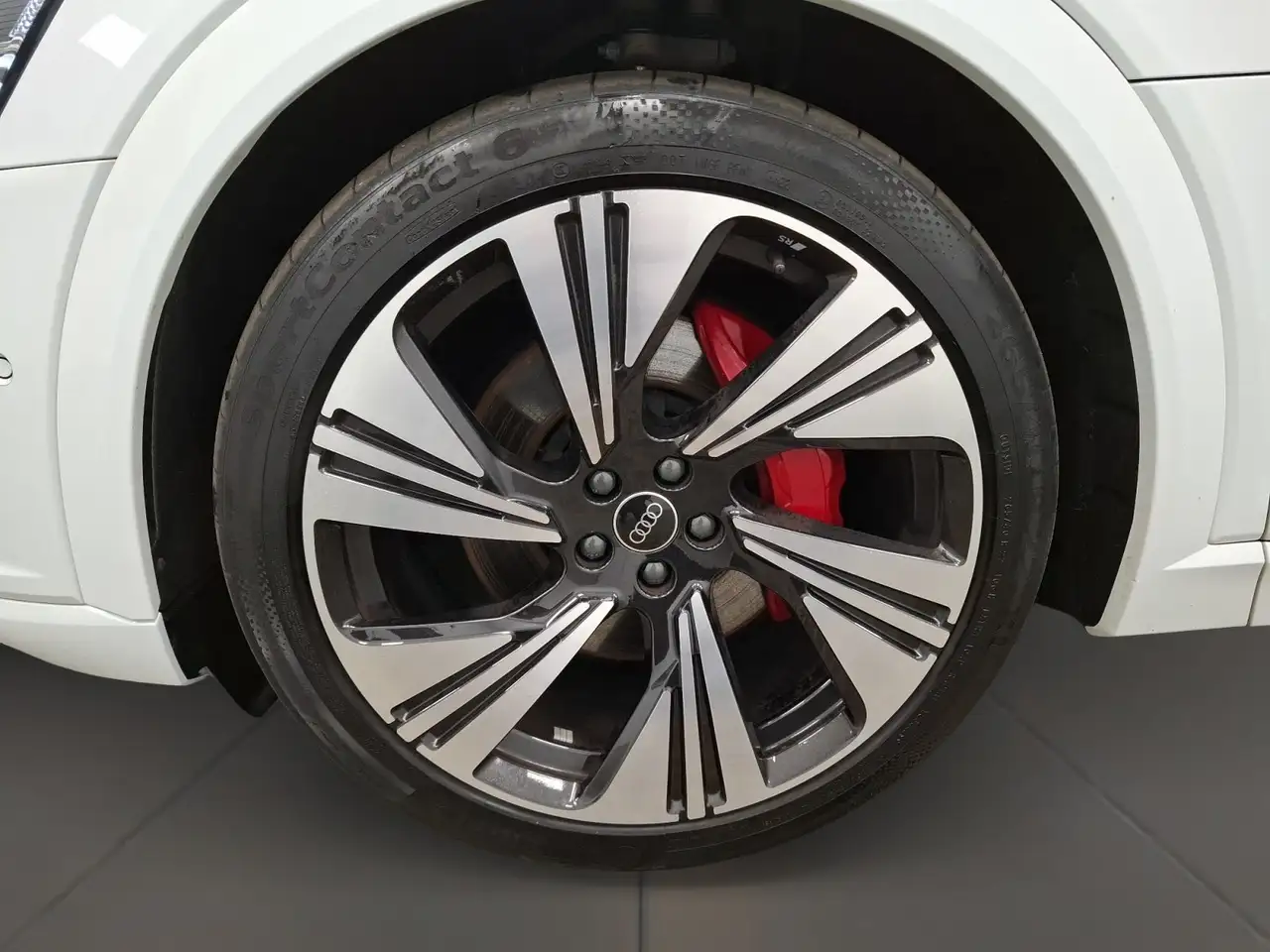 Audi Q8 e-tron 55 quattro S line S-Line AHK HUD Matrix 7