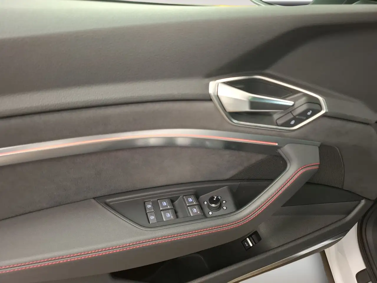 Audi Q8 e-tron 55 quattro S line S-Line AHK HUD Matrix 15