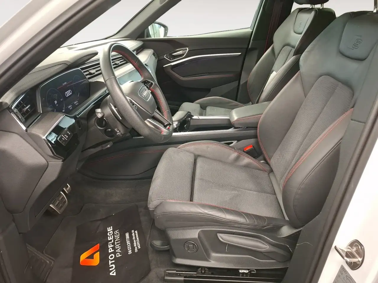 Audi Q8 e-tron 55 quattro S line S-Line AHK HUD Matrix 8