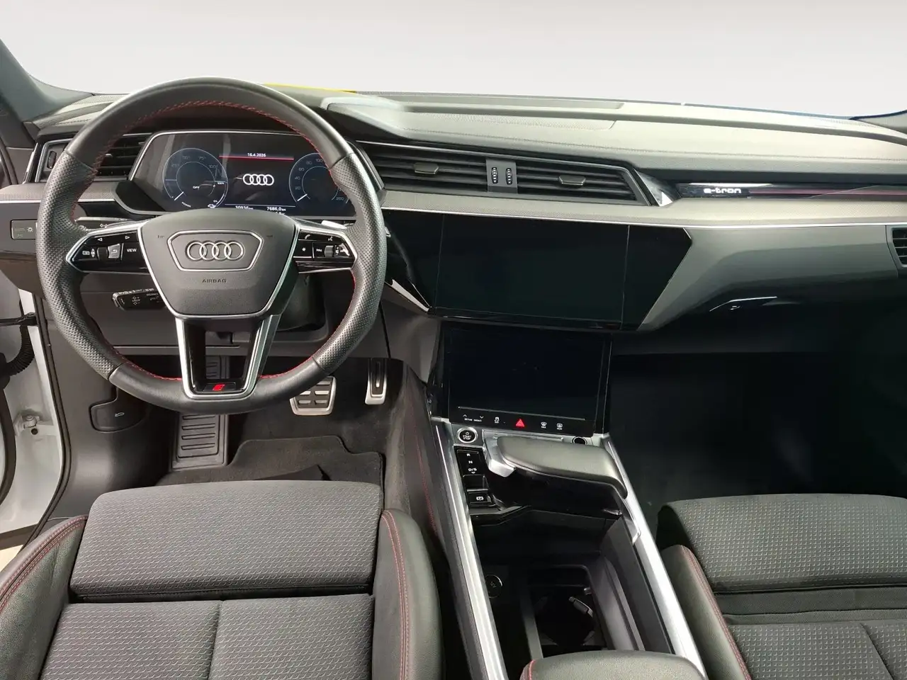 Audi Q8 e-tron 55 quattro S line S-Line AHK HUD Matrix 10