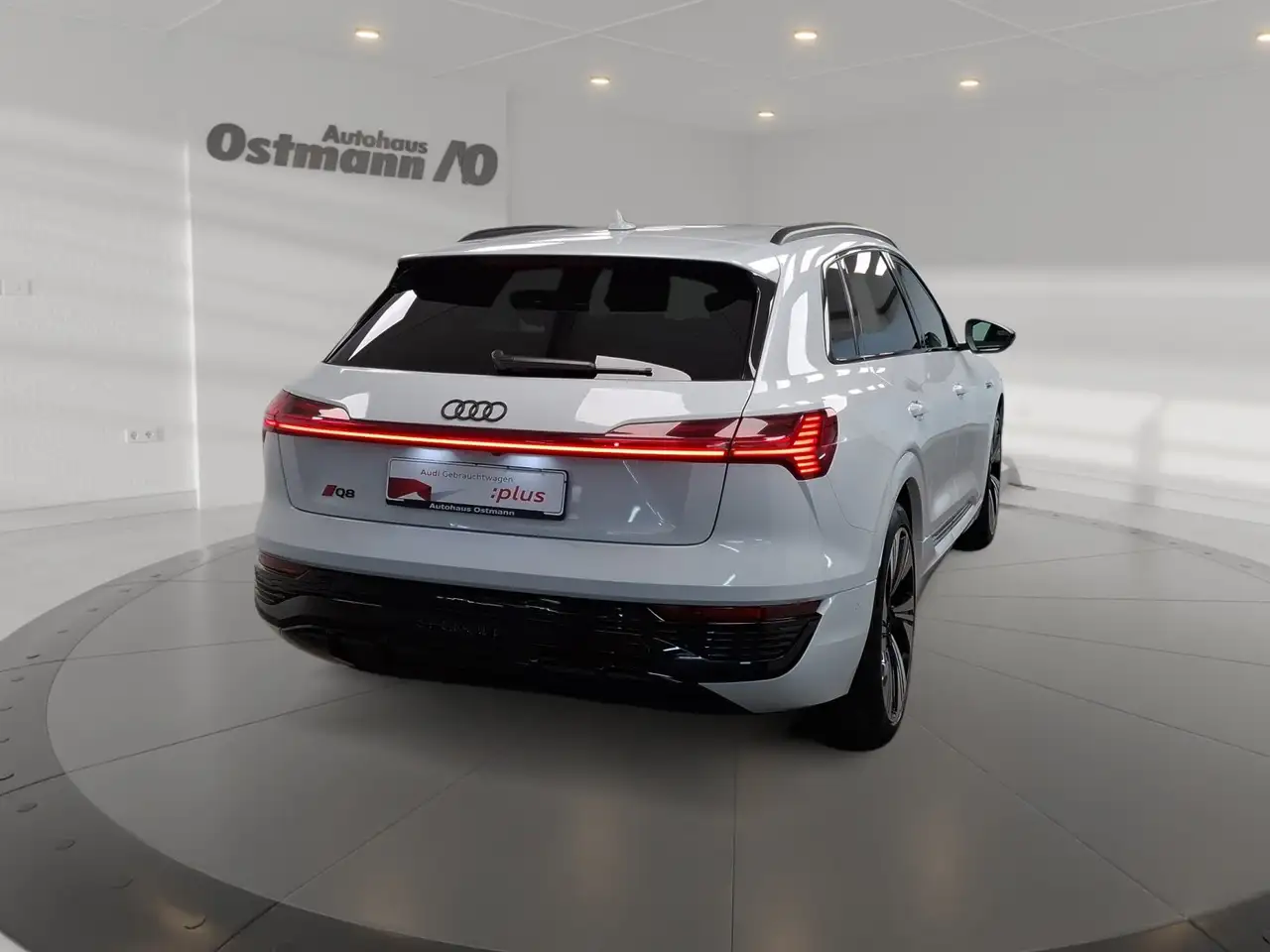 Audi Q8 e-tron 55 quattro S line S-Line AHK HUD Matrix 5