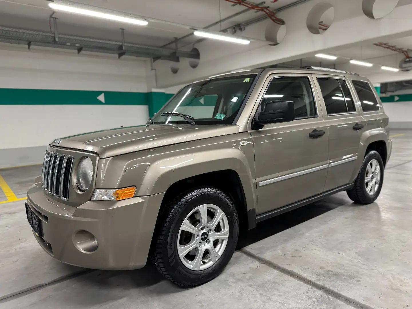 Jeep Patriot 2,0 CRD Limited 4WD Leder-Klima-6 Gang Złoty - 1