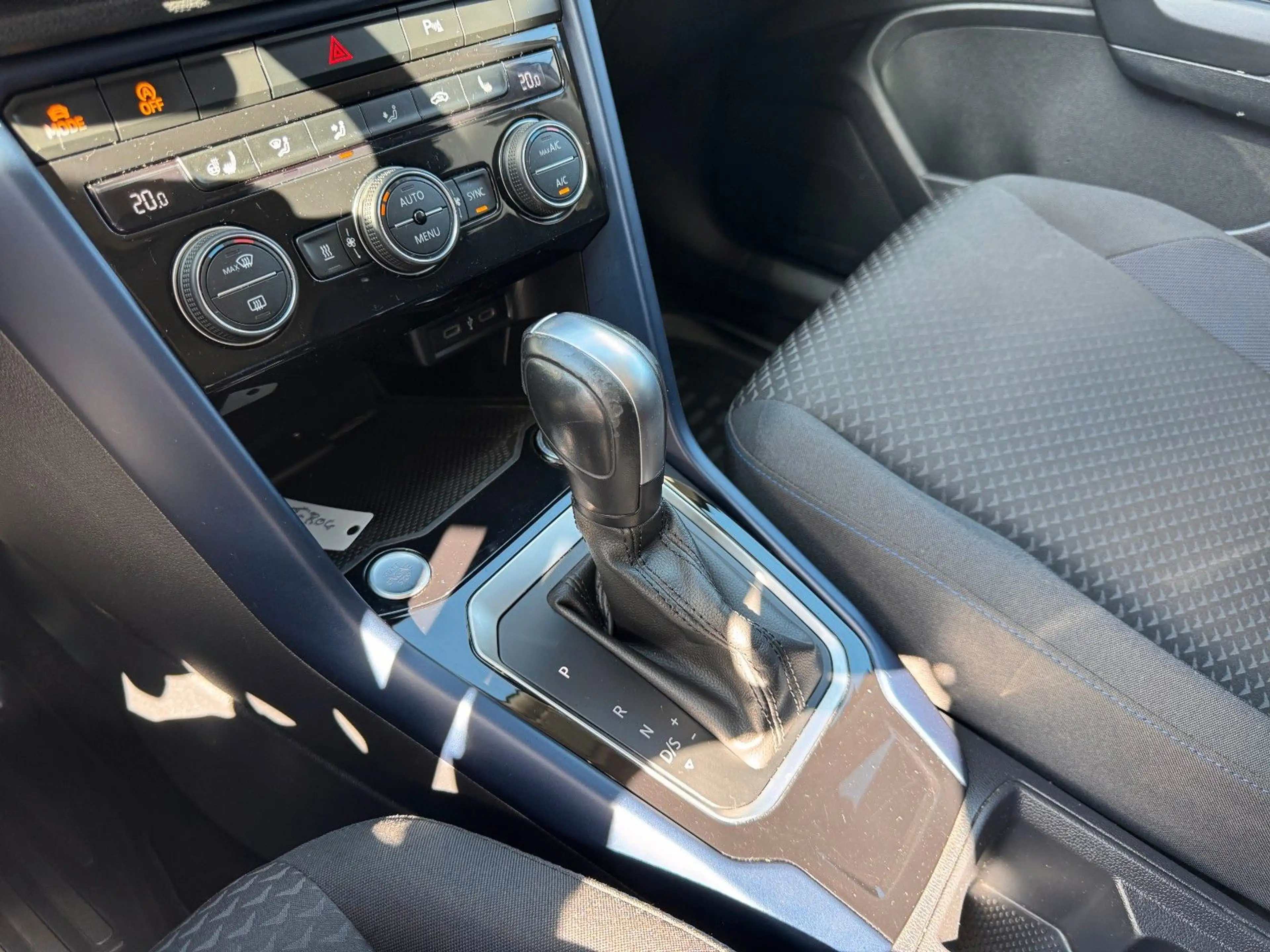 Volkswagen T-Roc United 2.0 TDI DSG *Virtual* Navi*Kamera* — photo 12