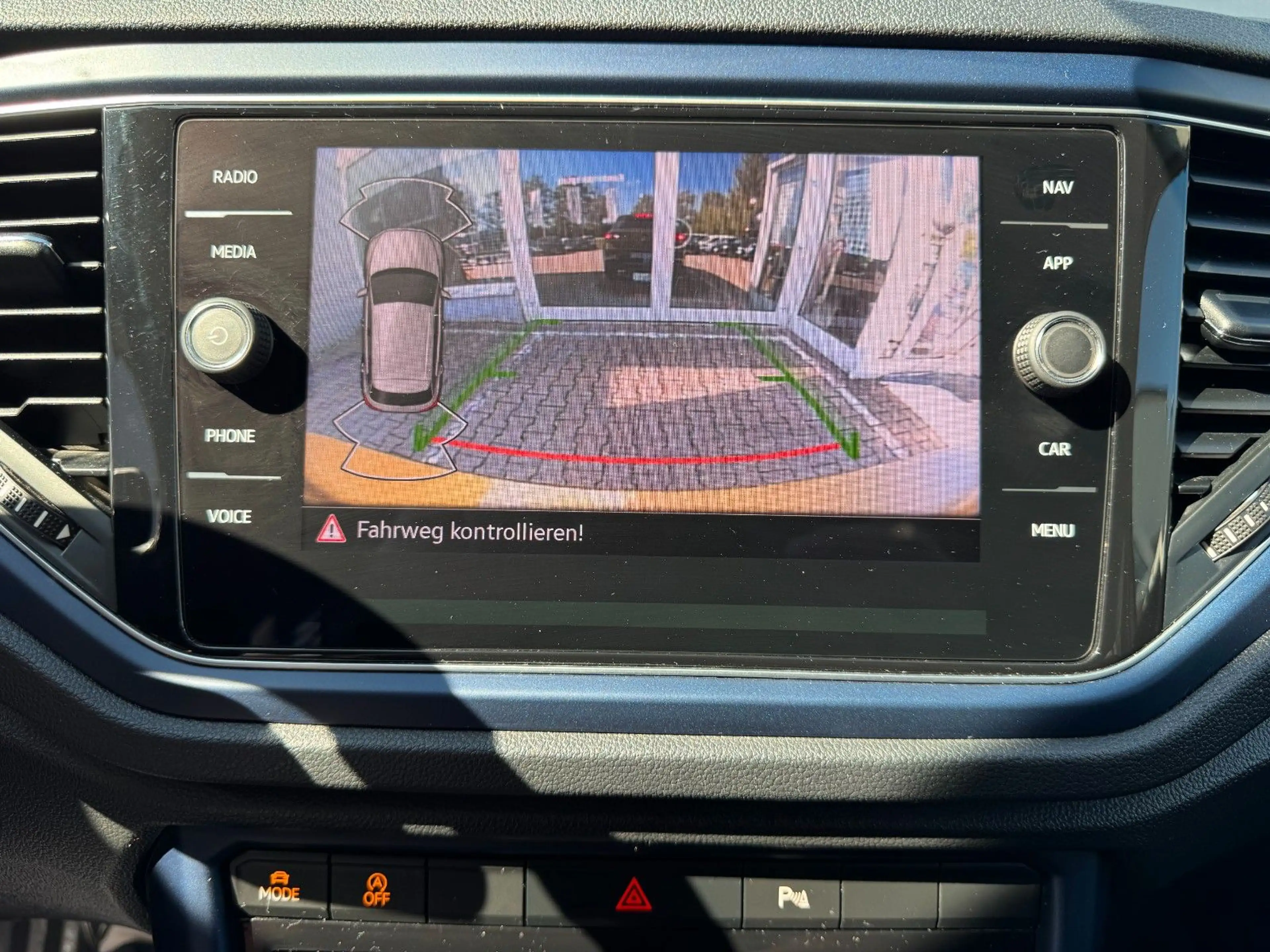 Volkswagen T-Roc United 2.0 TDI DSG *Virtual* Navi*Kamera* — photo 11