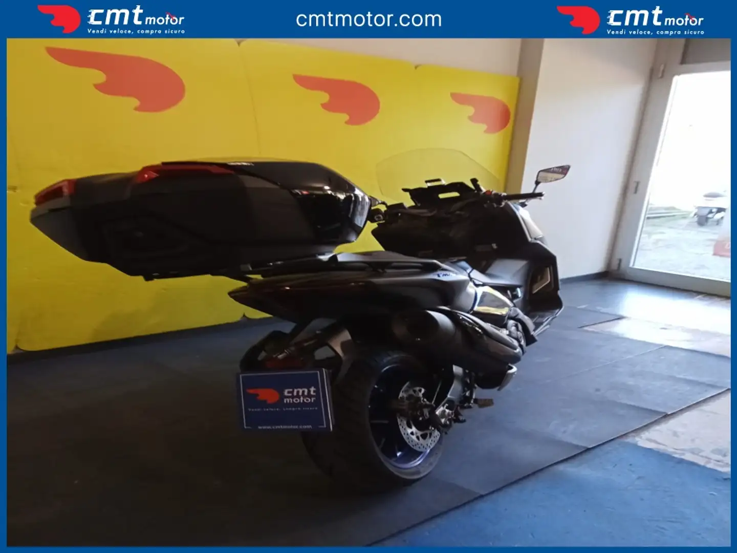 Yamaha T-Max 560 - 1