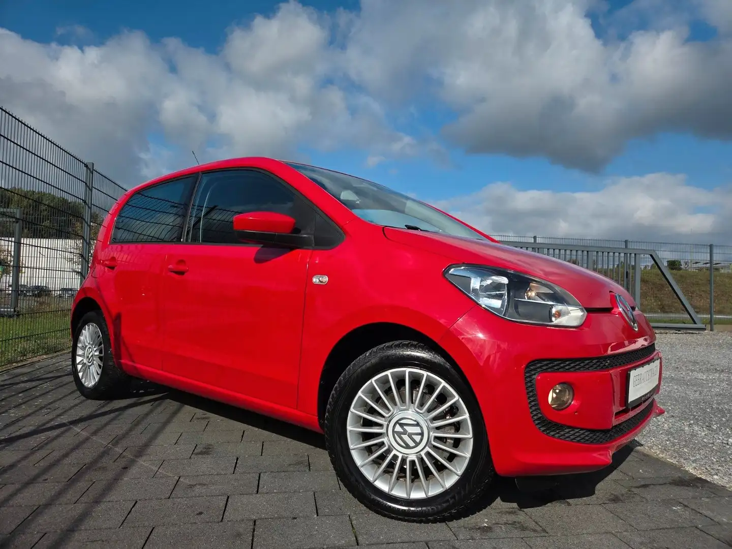 Volkswagen up! high up! Rot - 1