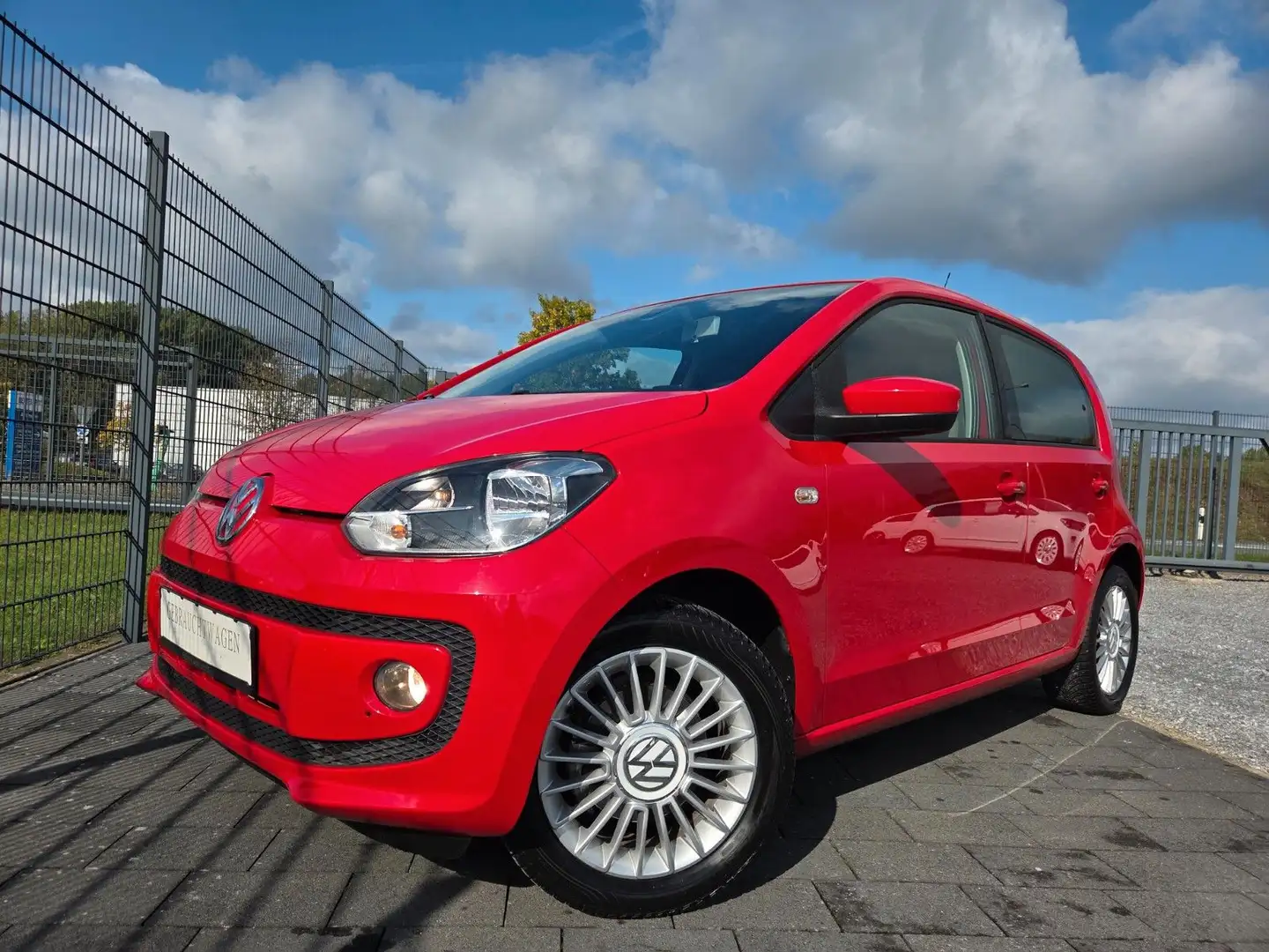 Volkswagen up! high up! Rot - 2