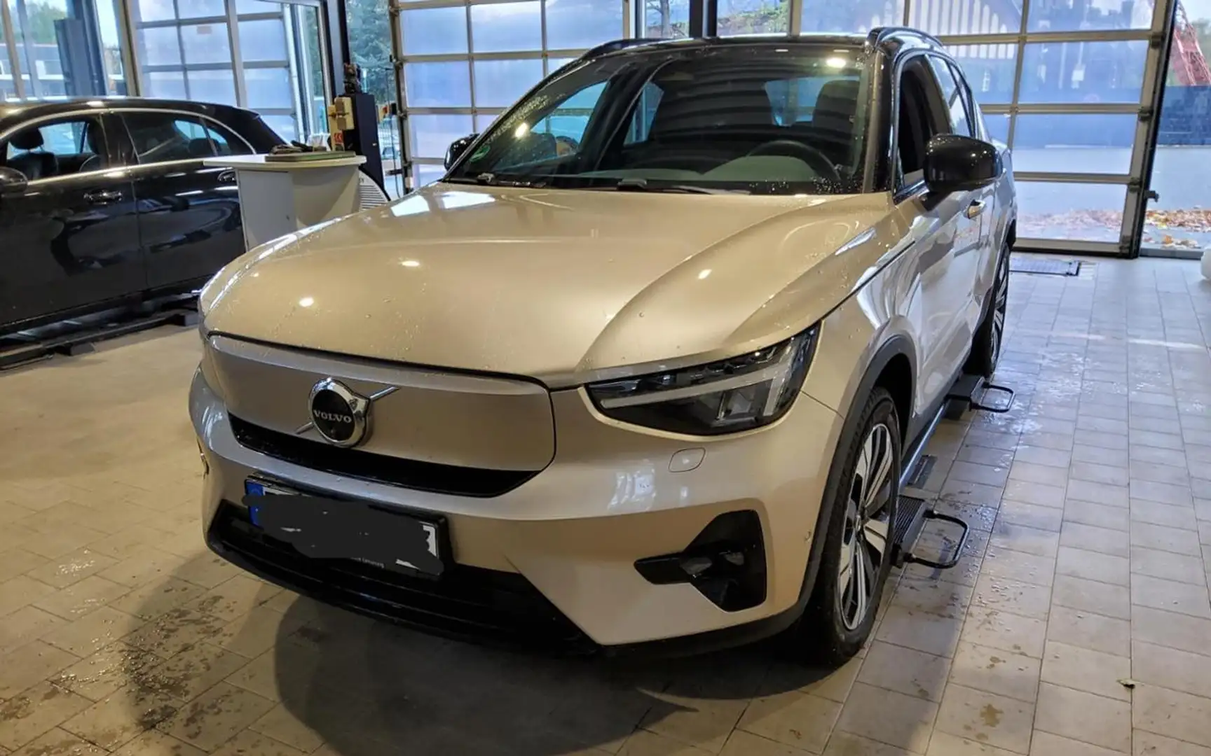 Volvo XC40 PURE ELECTRIC Ultimate+360°+MEMORY Gold - 2