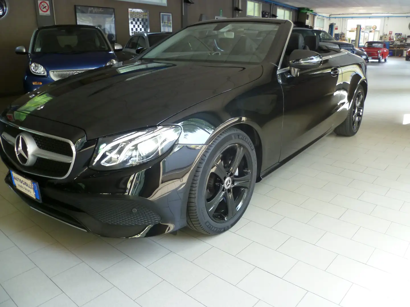Mercedes-Benz E 220 d Cabrio automatica - TAGLIANDATA Schwarz - 2