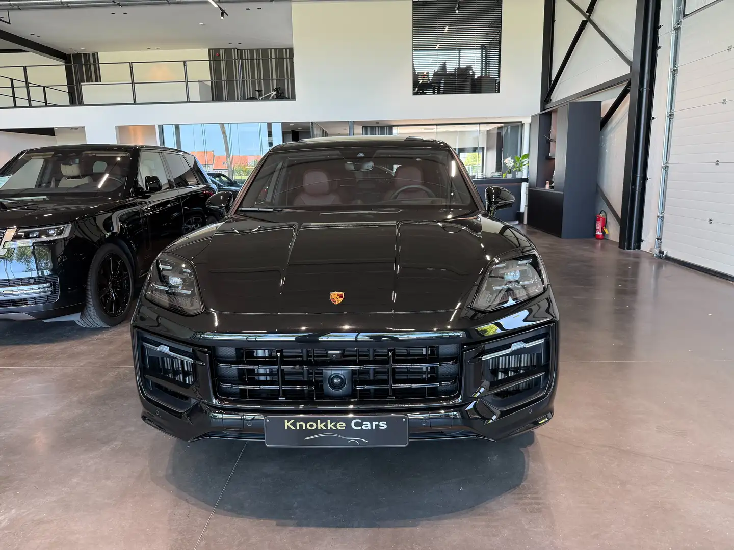 Porsche Cayenne E-Hyrbrid 3.0 Turbo V6 S(382 kW) Чорний - 2